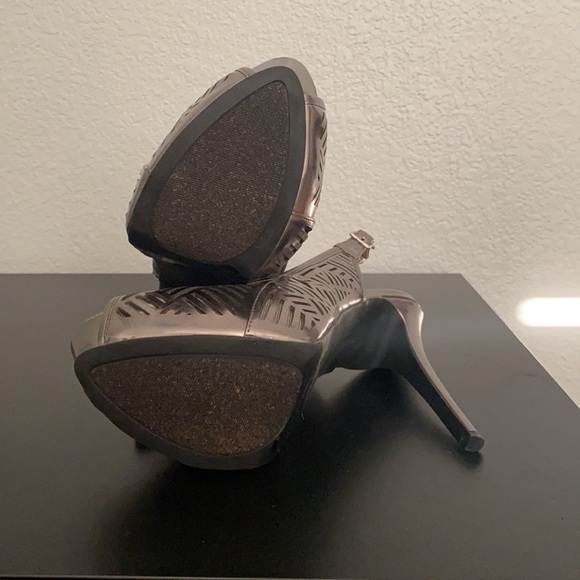 Gun metal metallic silver platforms - Picture 3 of 4